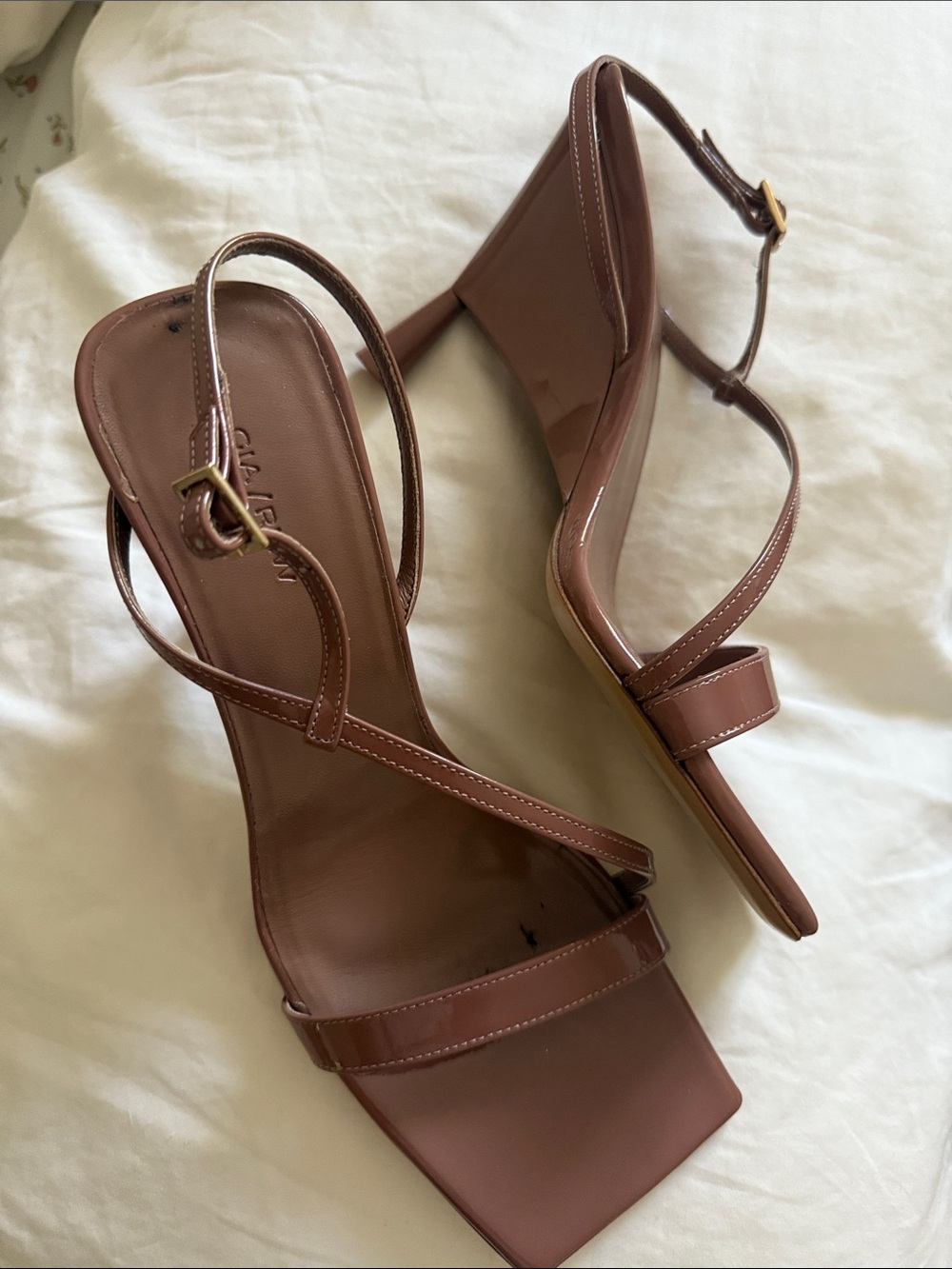 GIA/RHW Square-Toe Slingback Heels